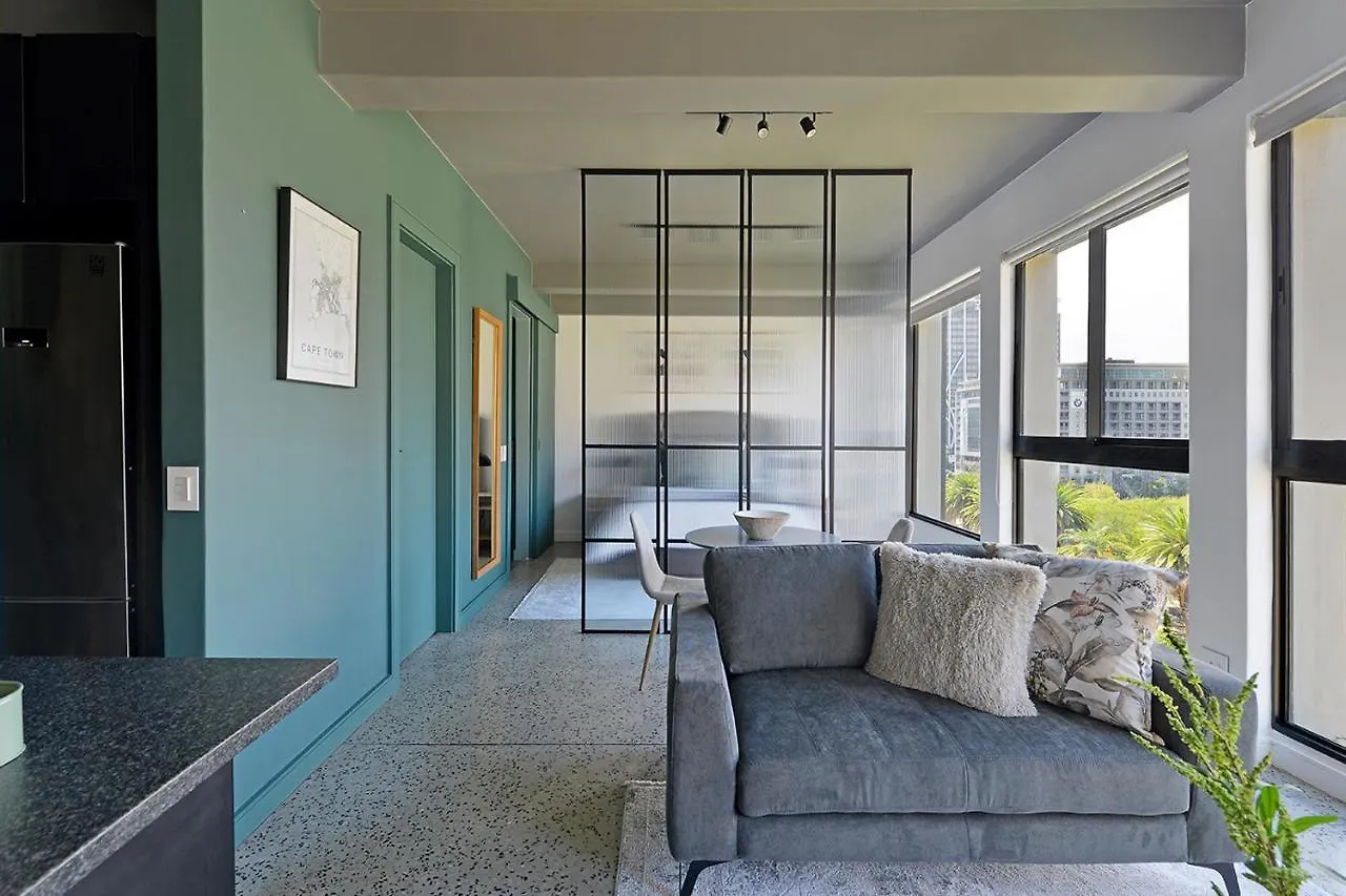 Lily - Modern City Apt With Views! Cape Town Apartment